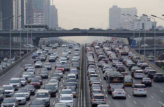 中國車主控訴，有國產車使用有毒材料，致多人患上白血病。圖為北京街景。(路透資料照)