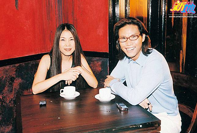 蘇永康於1997年認識新加坡籍第一任妻子馮麗清，拍拖兩年便於1999年拉埋天窗，過着幸福生活。