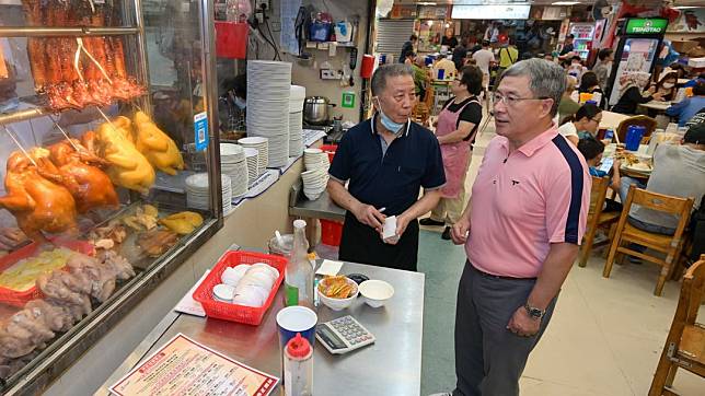 卓永興到灣仔鵝頸街市以七五折買燒味