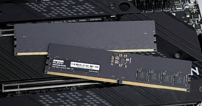 KLEVV DDR5-4800 32GB Kit記憶體，無加壓超頻直上5800MT/s