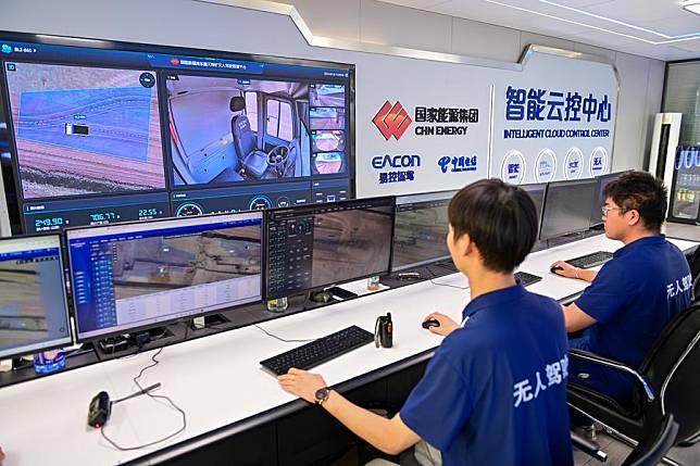 Staff members work at the intelligent cloud control center of the Zhundong open-pit coal mine of Xinjiang Zhundong Energy Co., Ltd of China Energy Group in northwest China's Xinjiang Uygur Autonomous Region, Sept. 26, 2024. (Xinhua/Ding Lei)