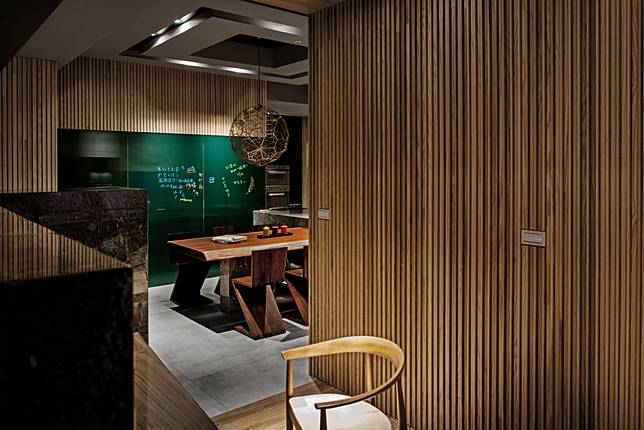 
8.如果你想要一個與眾不同的房間，那麼這一款青少年房一定不會讓你失望，整體原木質感的構造散發出強烈的藝術感，靈動又不失沈穩。

Credits: homify / <a href=