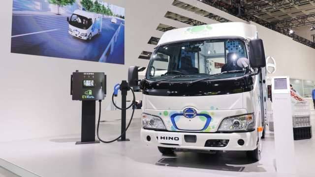 〈2024台北車展〉TOYOTA低底盤氫能巴士亮相 明年在台上市