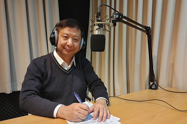 揭仲長年鑽研國防軍事，針對近日共軍「聯合利劍B」軍演，他以籃球賽譬喻，共軍是在演練上籃快攻跟卡位。（圖片來源／揭仲提供）