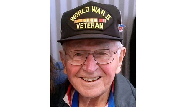 美國海軍退役老兵波西奇堤在前往參加諾曼第登陸80週年活動時，於途中病逝。美聯社