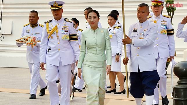 ยิ่งลักษณ์โพสต์ถวายพระพรพระองค์ภา