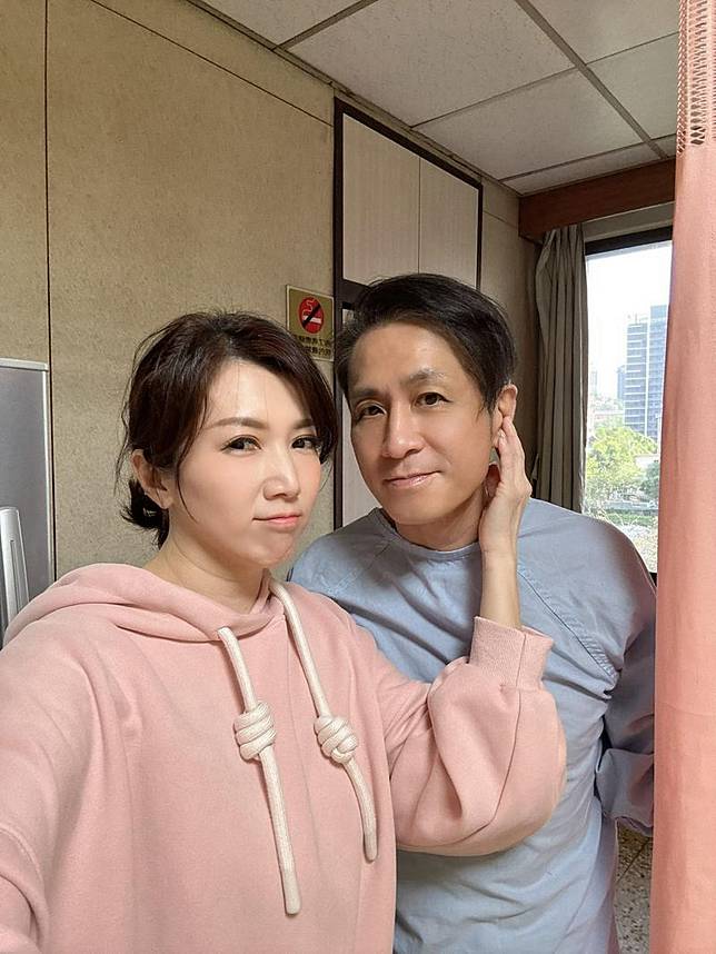 廖家儀（左）與老公陳世傑結婚17年。翻攝廖家儀的粉絲團臉書