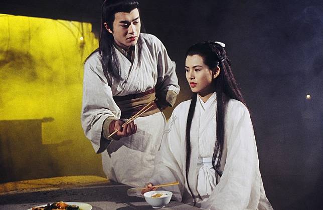 1995年由李若彤(右)與古天樂演出《神鵰俠侶》，充滿仙氣的模樣被封為「最美小龍女」。(資料照，KKTV提供)