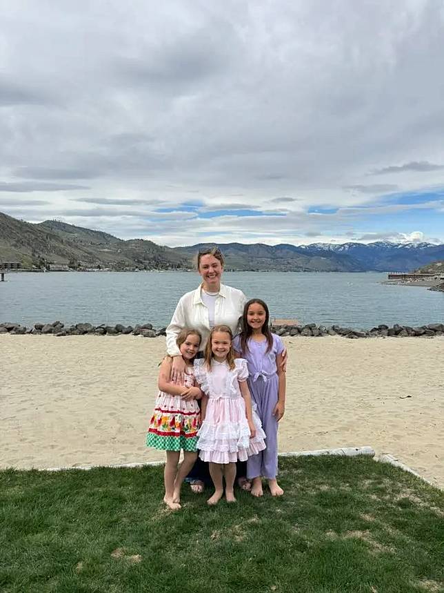 ลูกสาวสามคนกับแม่