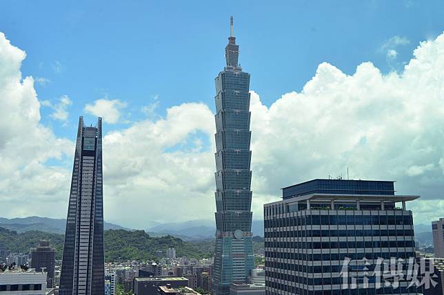 台北101大樓周邊土地價格寸土寸金，蟬連多年台北地王寶座。（攝影／鄭國強）