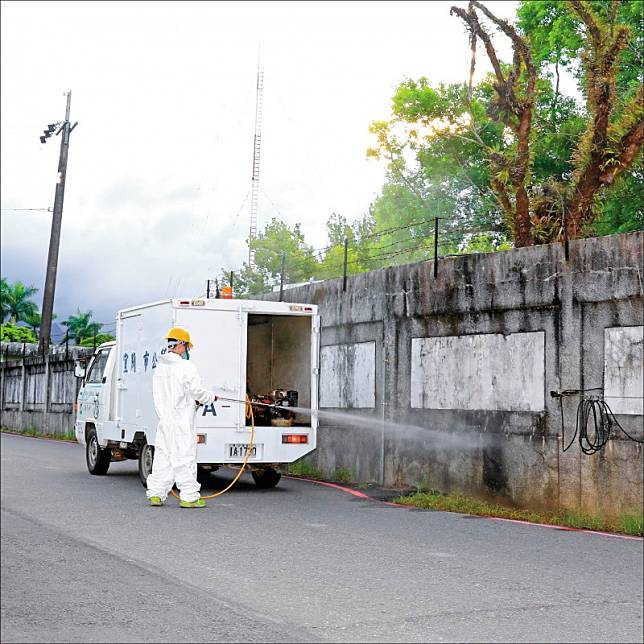 宜蘭市針對金六結周邊進行消毒(宜蘭市公所提供)