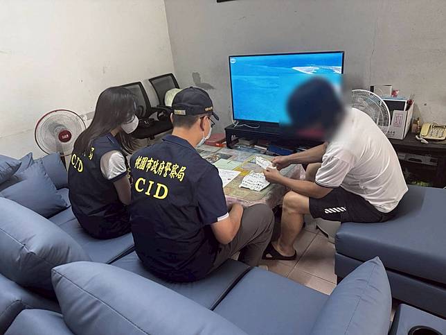 失蹤四年的媽媽由兒子帶祂回家。桃園市警察局平鎮分局