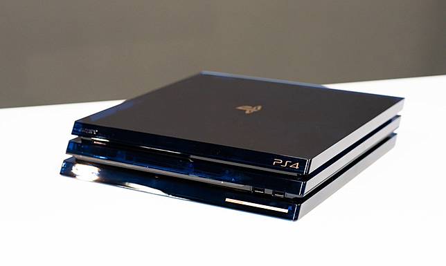 開箱分享] PlayStation 4 Pro 500 Million Limited Edition 限量款主機！超想要！透明超美unboxing  | 3C達人廖阿輝| LINE TODAY
