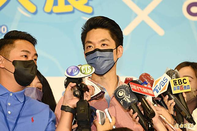 國民黨台北市長參選人蔣萬安批評陳時中漠視民意，「我絕不會冷眼看著民眾被架走」。(記者田裕華攝)