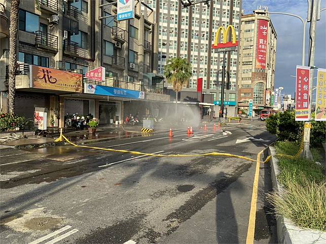 台南永康區因「瓦斯外洩」，今早持續封路。圖／翻攝自FB@永康分局
