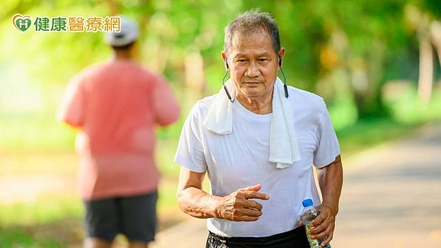 日常飲食應攝取足夠且營養均衡，規律運動可改善衰弱肌少症、增加肌力。保持正向心態，老年生活不僅要長壽，更要健康有品質。