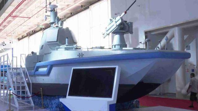 今年珠海航展展出的「JARI-U5V」中國多功能無人作戰艇。   圖：翻攝陸網/每日新防務