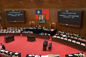 立法院預算中心近日針對行政院提出的「因應國際情勢強化經濟社會及民生國安韌性特別預算案」提出評估報告顯示，強化韌性預算僅佔整體預算的27%，其餘七成是照顧民生等預算，其中又以普發現金2360億元佔最大宗，需要舉債1056億元才能夠支應。(資料照)