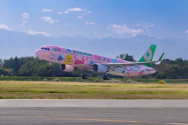 期間限定／長榮航空Hello Kitty「粉萌機」快閃高雄-香港航線