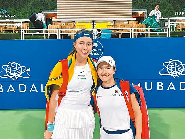 詹皓晴（左）與青山修子闖進聖荷西女網賽女雙決賽。（報系資料照片）