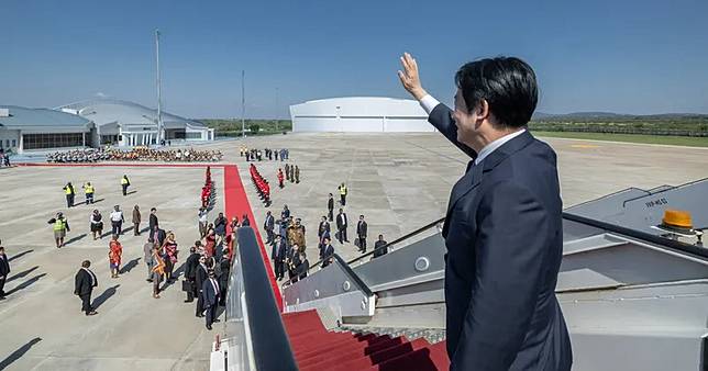 F-16伴飛 總統賴清德5日結束出訪史瓦帝尼行程返台，總統搭乘史瓦帝尼國王專機，圖為F-16伴飛照。（軍聞社提供）中央社記者葉素萍傳真 115年5月5日
