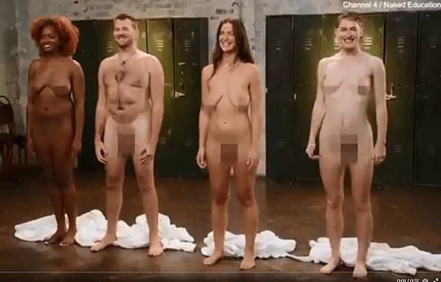 英國「第四台」近日播出新節目《裸體教育》第一集，找來成年男女脫光光站在數名青少年面前，引發議論、撻伐。(圖翻攝自推特)