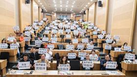 民進黨立委范雲聲援沈伯洋，在臉書寫下「我們都是沈伯洋」。（圖／范雲臉書）