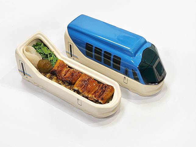 台日聯名「靚味便當」，外盒使用近鐵觀光特急的SHIMAKAZE列車造型，內盒充滿象徵台日友好的菜色。   圖：交通部台灣鐵路管理局/提供
