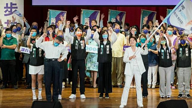 台北市長柯文哲25日參與黃珊珊競選總部的成立大會，並擔任競選團隊「榮譽主委」一職。