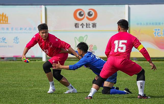 Yang Haifeng (L) of Guizhou in action during the Hua Pao competition at China's 12th National Traditional Games of Ethnic Minorities in Sanya, Hainan Province on Nov. 23, 2024. (Xinhua/Jinmei Duoji)