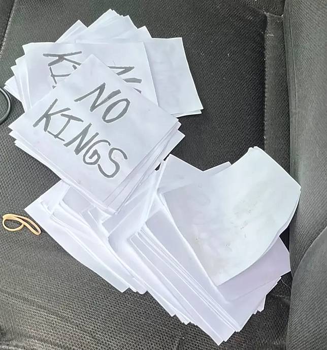 ▲暗殺明尼蘇達州議員的嫌犯博爾特車上有反川普活動宣傳標語。（圖／美聯社／達志影像）