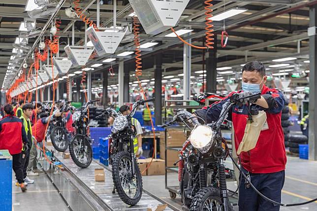 Staff members work on an assembly line at Chongqing Shineray Motorcycle Co., Ltd. in Chongqing, southwest China, Nov. 13, 2024. (Xinhua/Huang Wei)