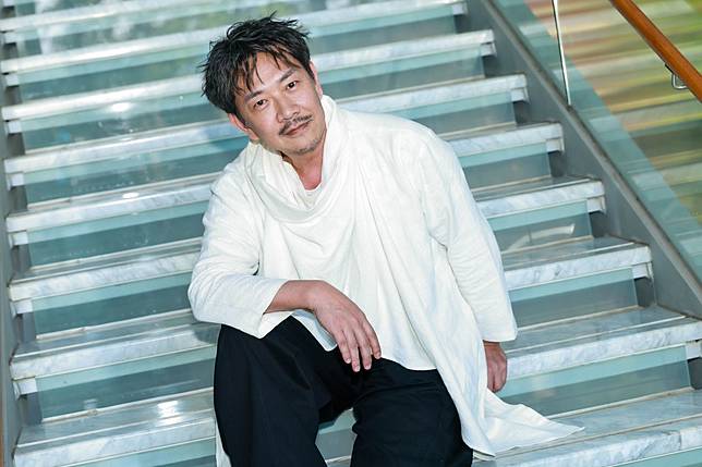 江俊翰從低谷爬出，正向看待人生和欠債。民視提供