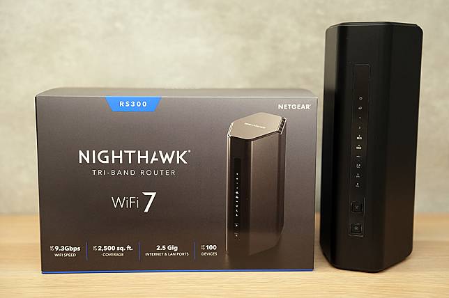 NETGEAR 夜鷹 NIGHTHAWK RS300 WiFi 7 路由器開箱評測分享：功能強大規格完整且外型時尚！