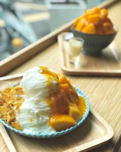位在南京復興商圈的「春美冰菓室」，季節限定的芒果牛奶雪花冰很受顧客歡迎。截自FB@春美冰菓室