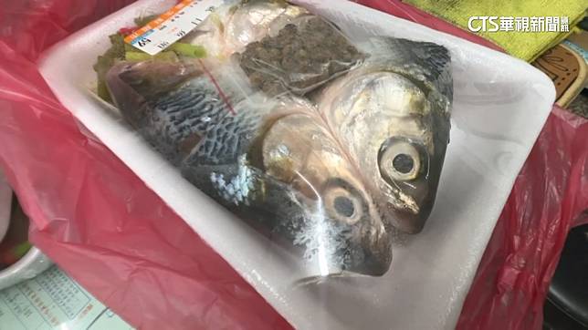 來報恩？陌生男連兩月門口放魚　電器行嚇壞喊：不敢吃 | 