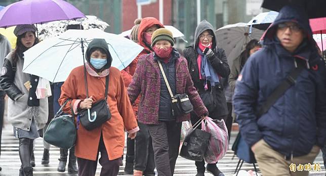 今氣溫受到降雨及鋒面影響，各地高溫較昨天下降2至5度。(資料照)