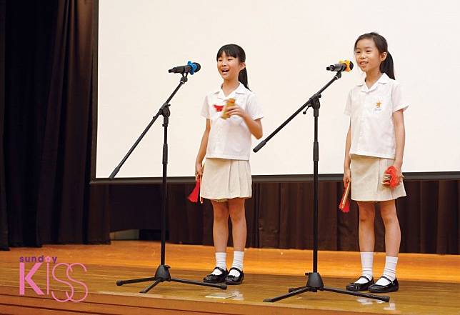 學生的廣東話、英語及普通話三語能力高，在學校活動上擔任小司儀