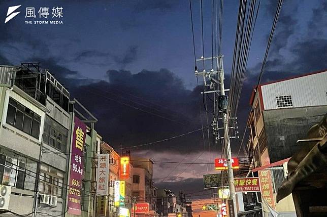 地震前有網友發文分享天空照片，有民眾留言像是大地震前兆。（圖／取自路上觀察學院）