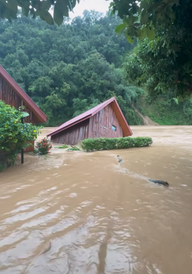 วินาที รีสอร์ทถูกน้ำซัดจมหาย ไหลไปกับมวลน้ำ | มุมข่าว | LINE TODAY