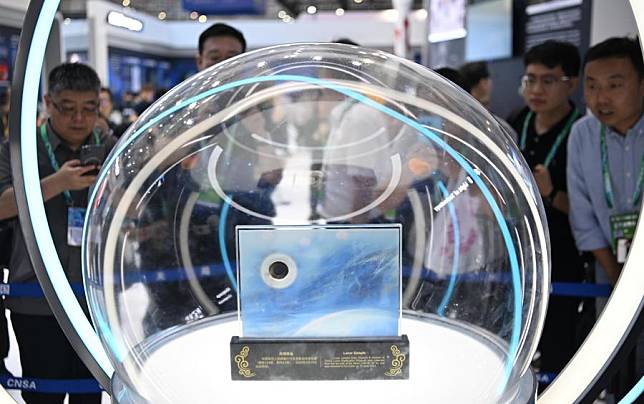 Visitors view Chang'e-6 mission lunar samples, collected from the far side of the moon, on display at the 15th China International Aviation and Aerospace Exhibition in Zhuhai, south China's Guangdong Province, Nov. 13, 2024. (Xinhua/Deng Hua)