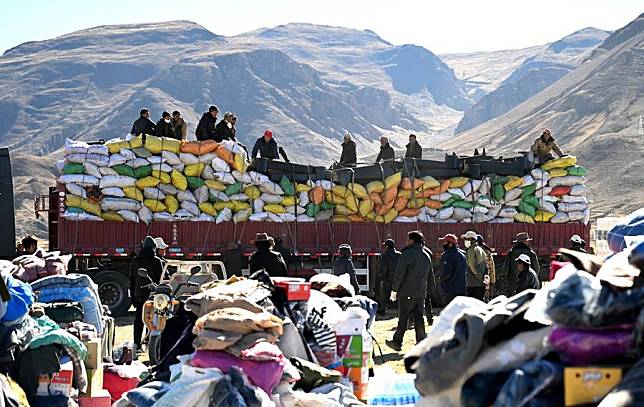 People unload disaster relief materials in Cuobu Village of Lnaze County, Xigaze, southwest China's Xizang Autonomous Region, Jan. 9, 2025. Resettlement is proceeding in an orderly manner after a 6.8-magnitude earthquake struck Dingri County in Xizang Autonomous Region on Tuesday morning. As of 6 a.m. Thursday, 61,500 people were affected by the earthquake. So far, a total of 224 resettlement sites have been set up for 47,500 relocated residents, with their basic living needs ensured, according to a press conference on Thursday. (Xinhua/Li Xiang)