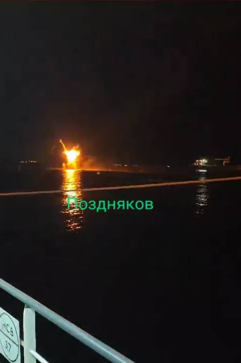 「謝爾蓋·科托夫號」巡邏艦遭擊中畫面。 圖 : 翻攝自X帳號@c0mmand0_2022