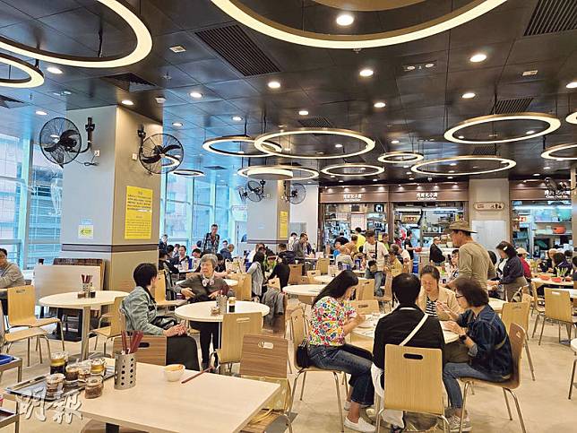 皇后街熟食市場優化後，環境比以前更明亮舒適。（陳麗斯攝）