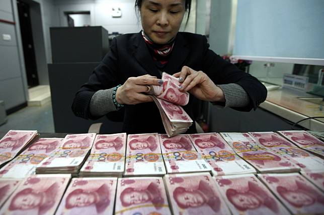 On Monday, government data showed that Chinese banks extended 661.3 billion yuan (US$94.5 billion) in net new loans in October, the lowest monthly total this year and well below expectations of 800 billion yuan (US$114 billion). Photo: AP