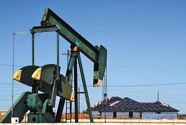 美國頁岩油公司因油價暴跌，面臨經營和財務雙重危機。（達志影像）