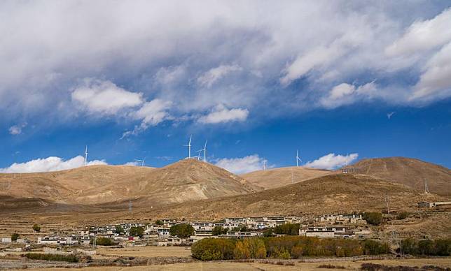 This photo shows wind turbines in Sa'gya County of Xigaze City, southwest China's Xizang Autonomous Region, Oct. 17, 2024. (Xinhua/Jigme Dorje)