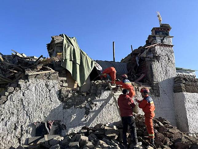 Rescuers work in an earthquake-affected area in Changsuo Township of Dingri in Xigaze, southwest China's Xizang Autonomous Region, Jan. 7, 2025.