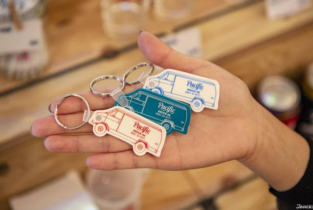 
<p>超提海灘風的周邊商品，忍不住買了好幾個。</p><p>
</p><p>
</p><p>
<b>Pacific DRIVE-IN</b></p><p>
</p><p>
店鋪位置｜8F</p><p>
<a href=