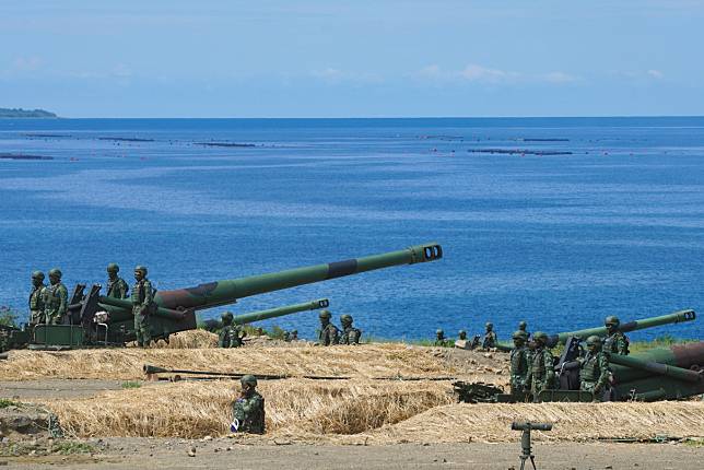 中國若要入侵台灣，澎湖將成為關鍵。圖為國軍去年漢光演習示意圖，M110自走砲砲班對海上目標射擊。   圖：張良一/攝(資料照片)